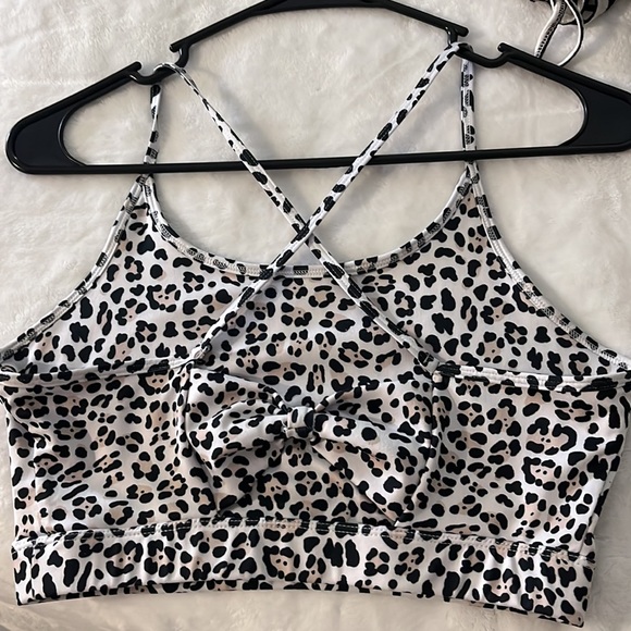 Workout/crop top - Picture 2 of 3